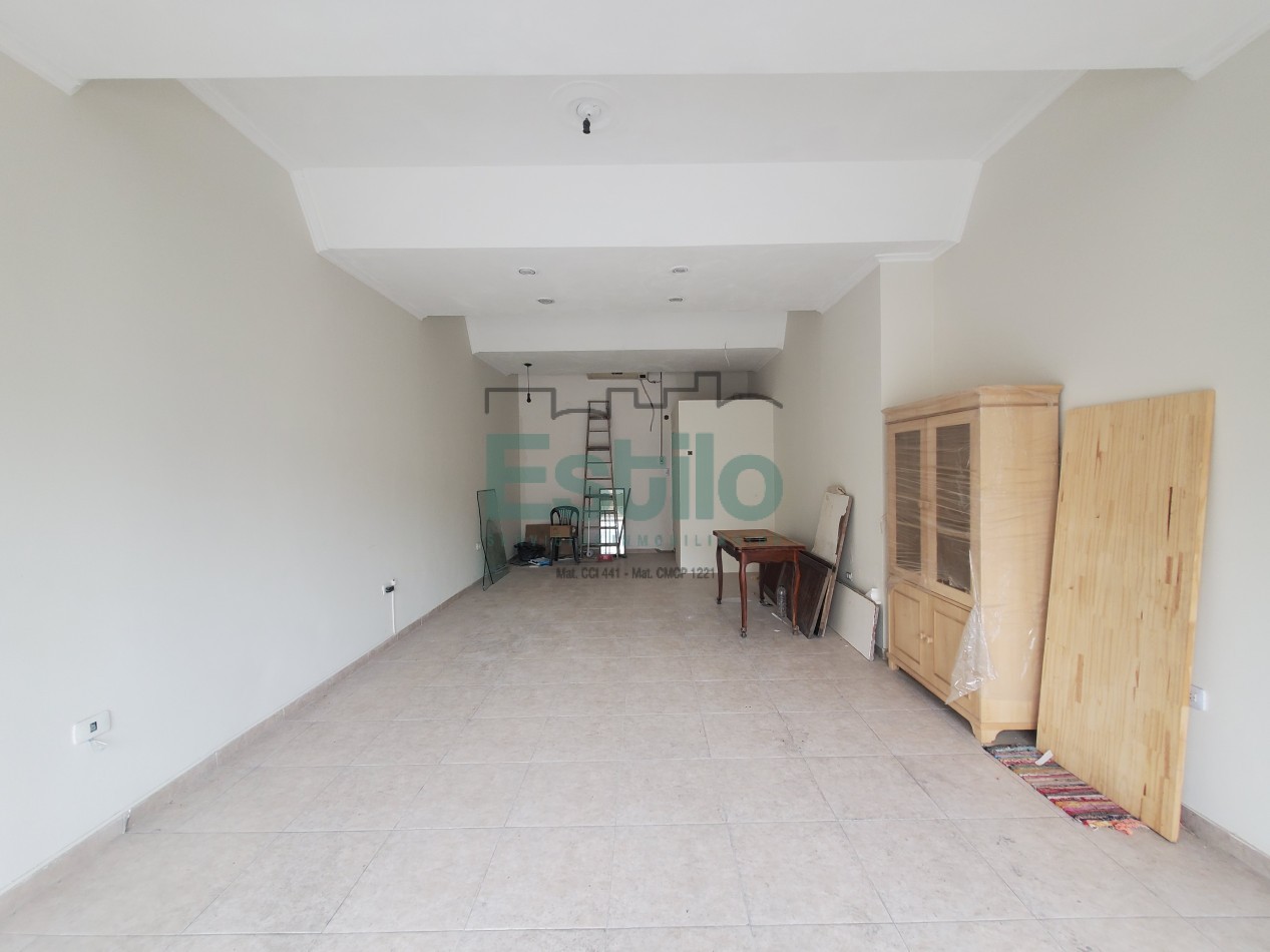 CASA CENTRICA CON LOCAL COMERCIAL