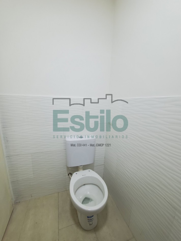 CASA CENTRICA CON LOCAL COMERCIAL