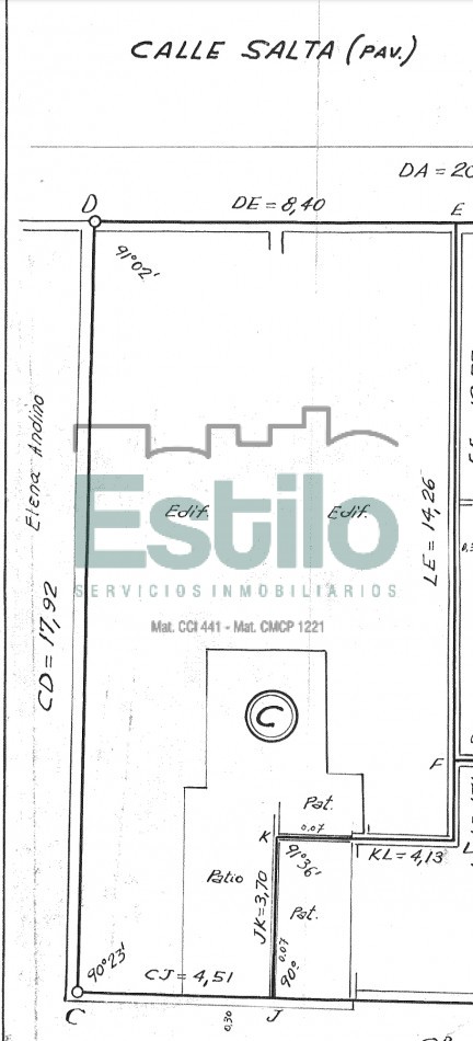 CASA CENTRICA CON LOCAL COMERCIAL